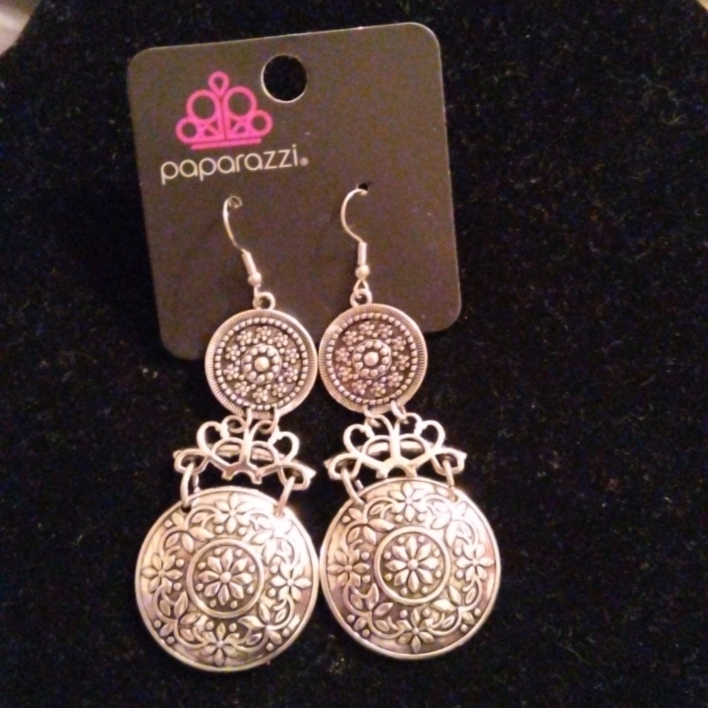Earrings - Picture 3 of 4
